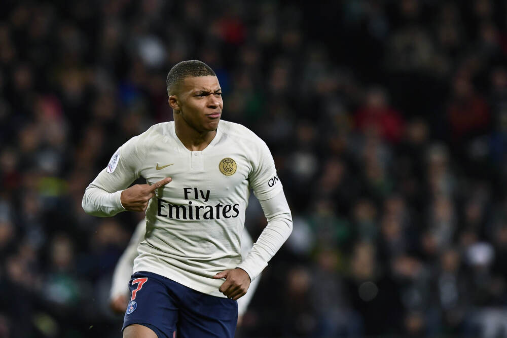 关税冲击加剧：苹果累计成本预计突破 33 亿美元，影响其盈利能力